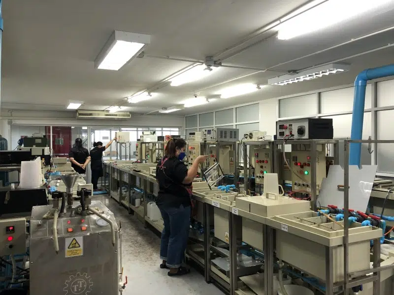 Jewelry finishing and surface treatment techniques