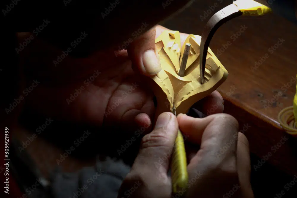 Precision cutting of vulcanized rubber jewelry mold