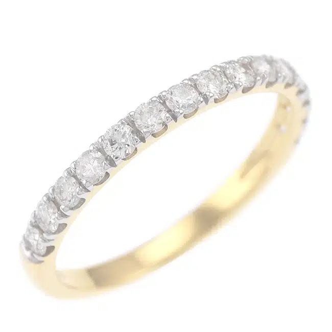 V-prong setting protecting pointed gemstones in fine jewelry